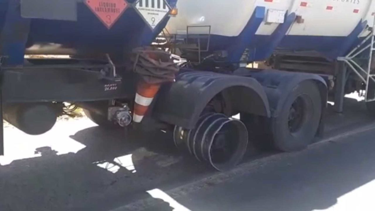 Caminhoneiro é flagrado dirigindo sem um pneu da carreta em Uruaçu, Goiás