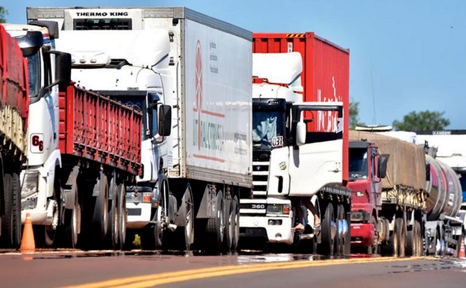 Diferente do Brasil caminhoneiros paraguaios se unem e reivindicam custo do frete