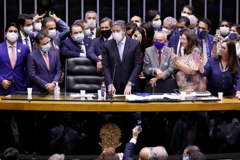 Mudanças da política de preços da Petrobras são cobradas em plenário