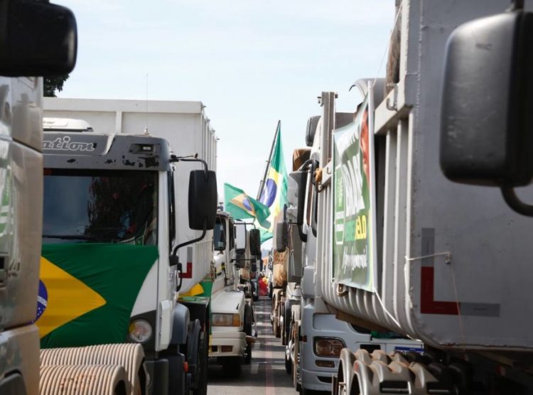 Caminhoneiros não esperam o sete de Setembro e seguem rumo à Brasília