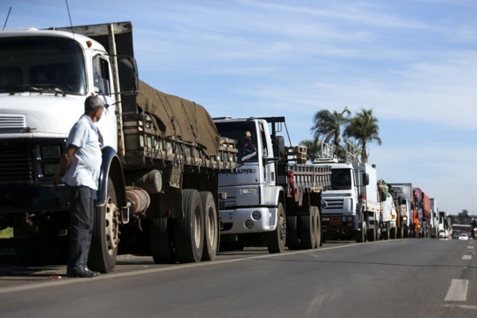 Caminhoneiros recusam esmola do vale-diesel e pedem dignidade ao governo