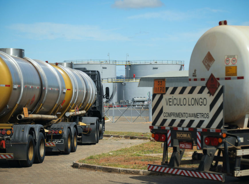 Petrobras-Gasolina-DistribuidoraDeCombustivel-Combustivel-Caminhoneiros-Paralizacao-Fila-24mai2018