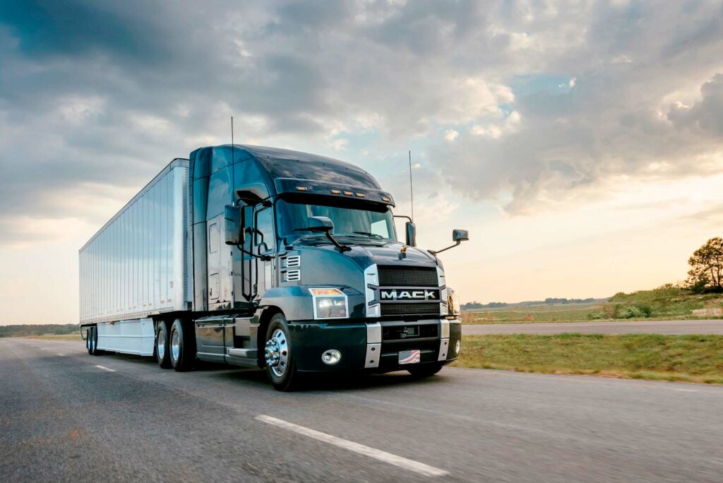 Com o modelo de caminhão classe 8, a Mack Trucks aumenta sua participação no mercado
