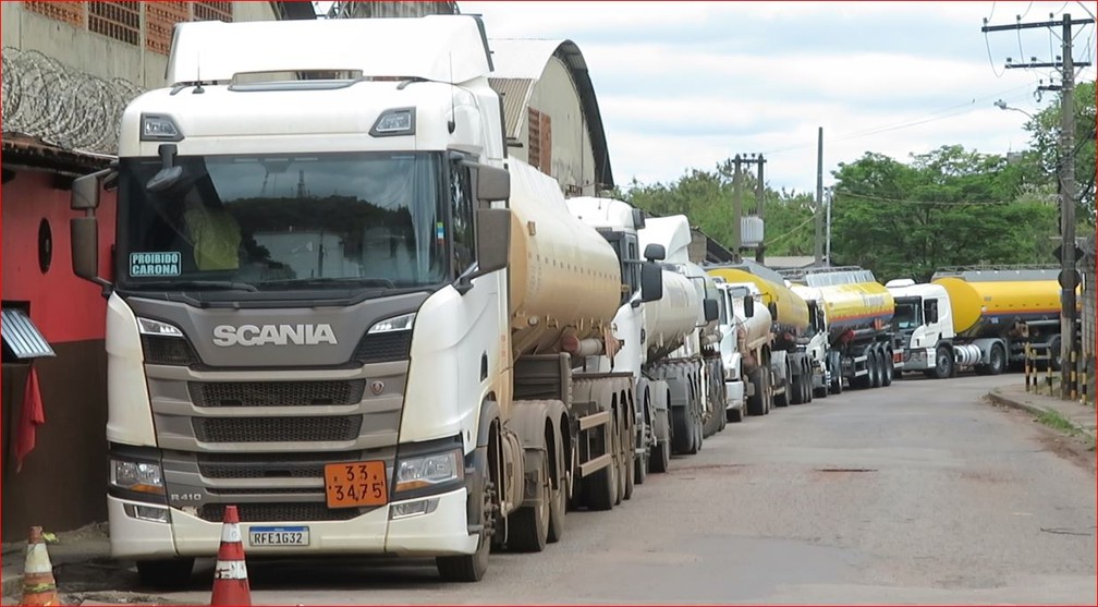 Transportadoras de combustíveis devem paralisar as entregas a partir de hoje (21) em seis Estados do Brasil