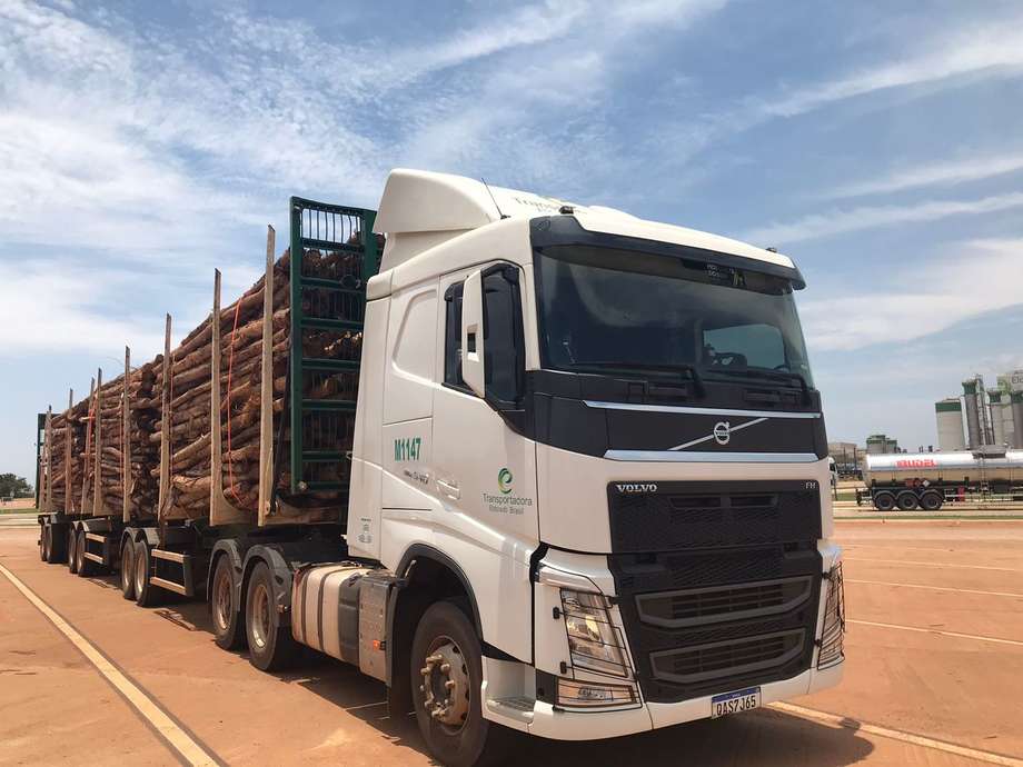Transportadora Eldorado adquiri 17 caminhões Volvo FH 540 zero quilômetro