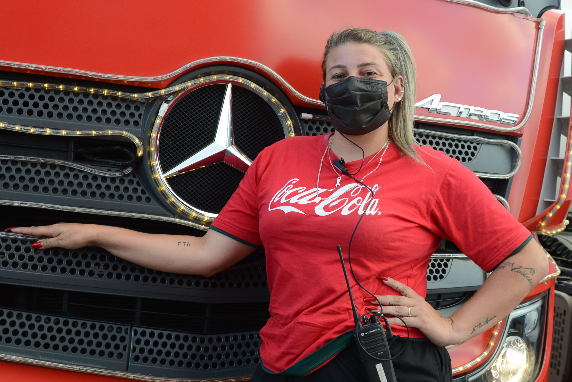Coca Cola Femsa Brasil leva sua caravana iluminada e a magia do natal para os colaboradores da fábrica da Mercedes-Benz no ABC Paulista