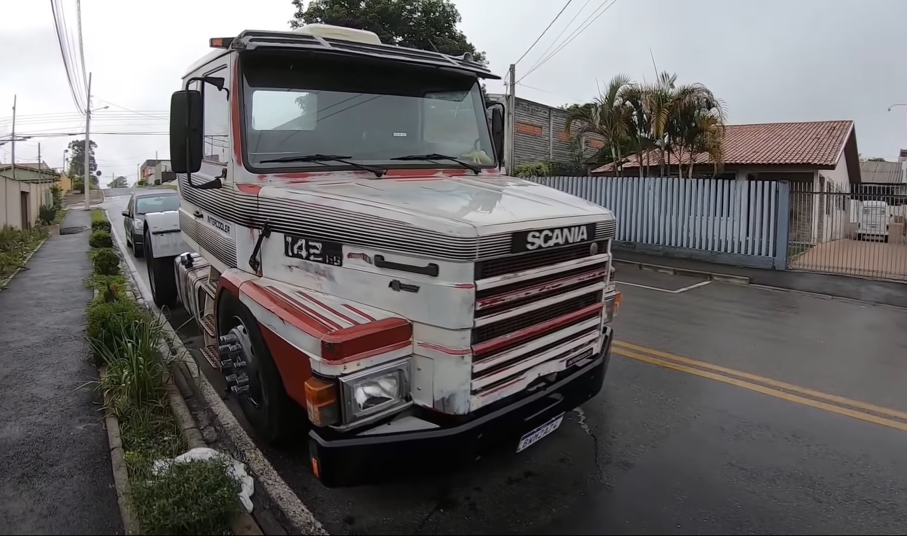 Conheça um pouco do Scania 142 V8 o caminhão controlado por controle