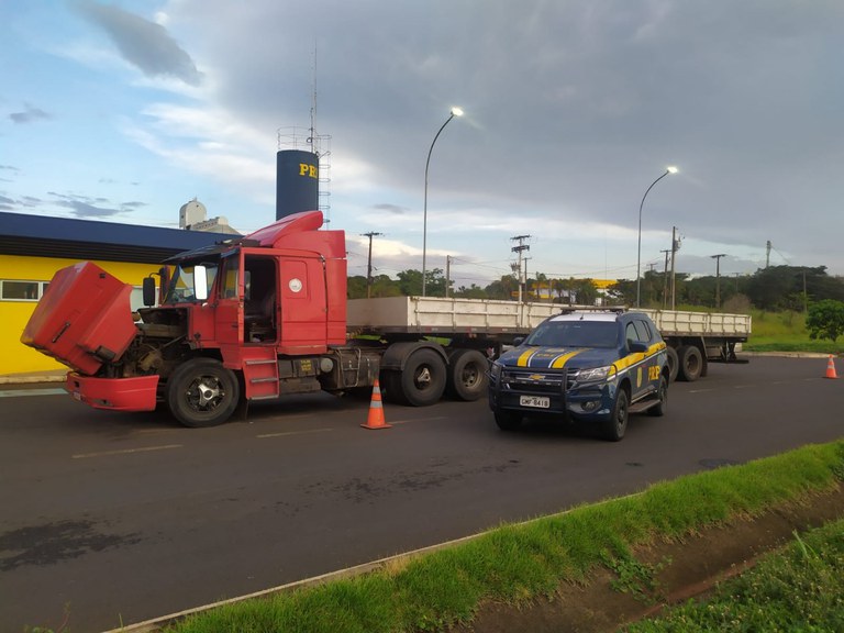 PRF identifica caminhão da Scania e carreta da Randon adulterados