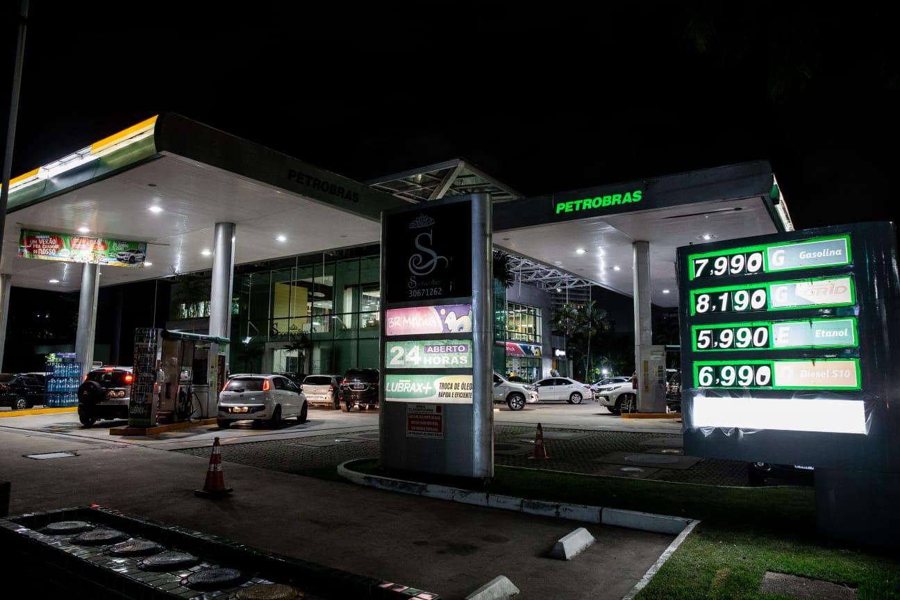 Postos praticam preços abusivos após anúncio de reajuste pela Petrobras