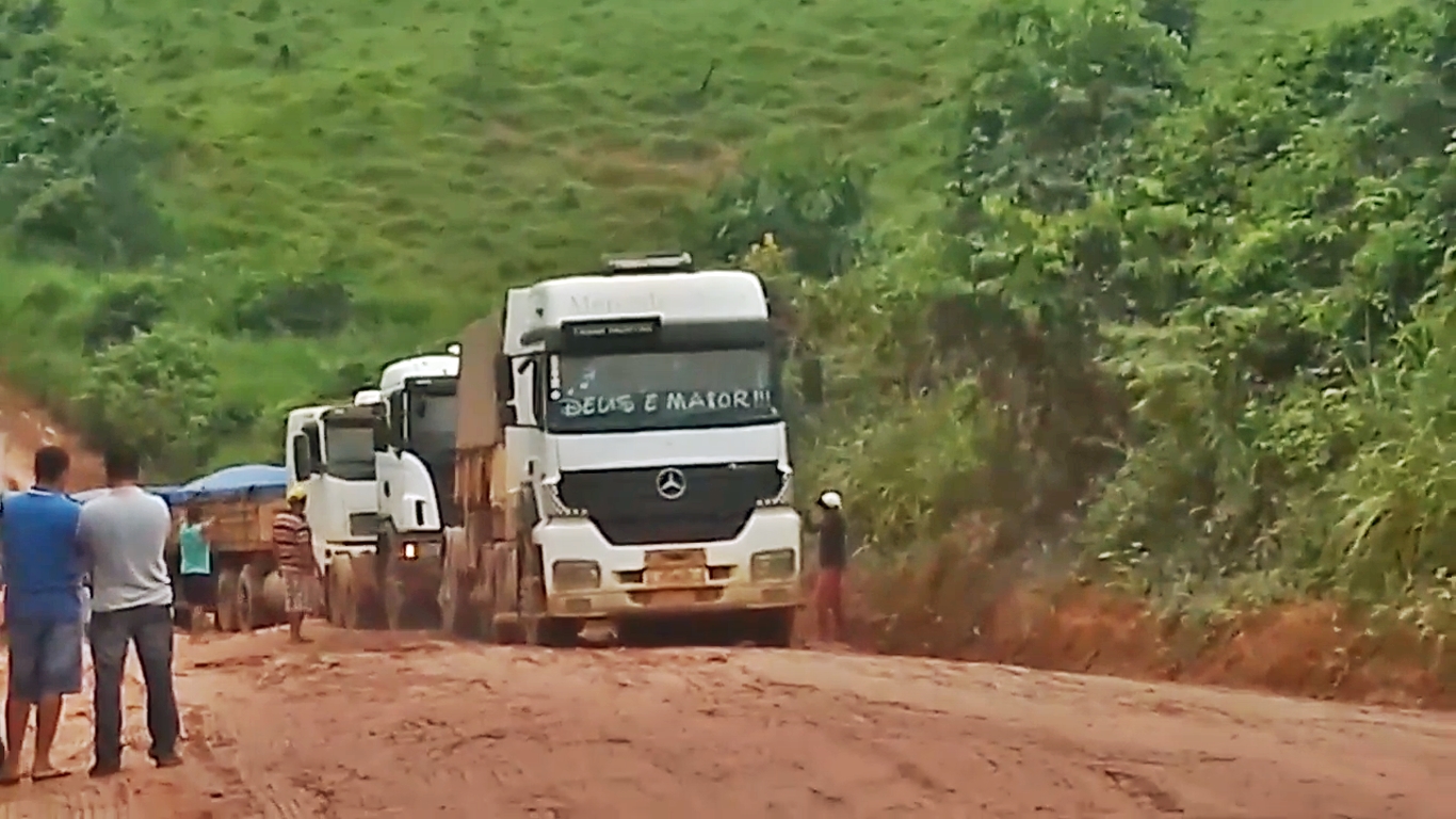 Estrada da Vila União “buraco fundo” é conhecida por causa problemas aos caminhoneiros