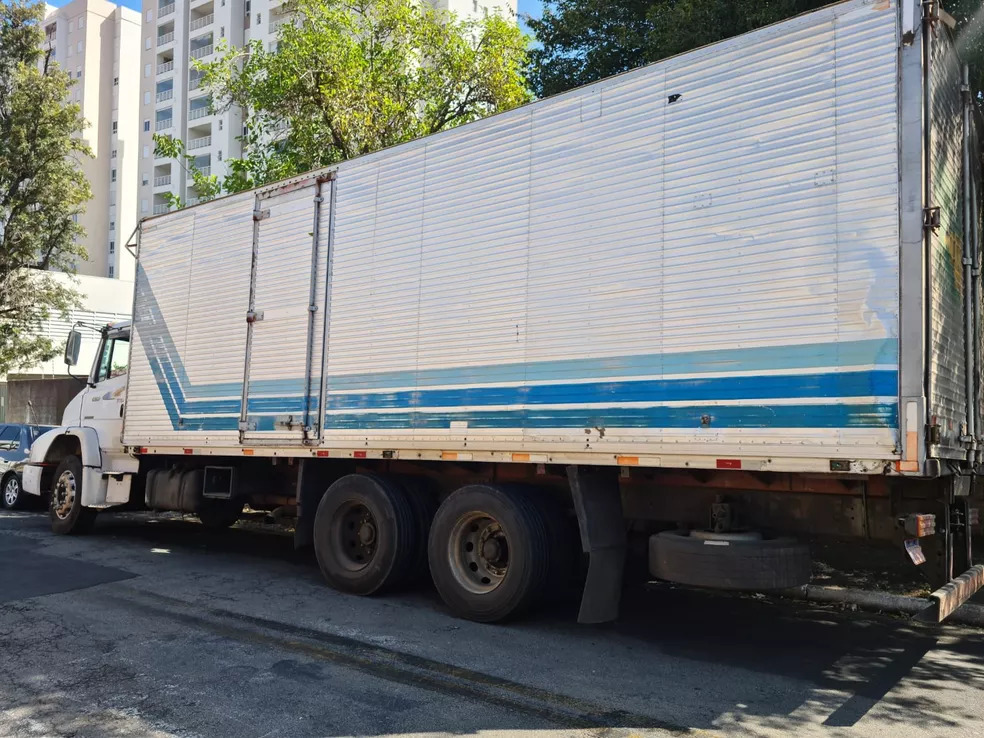 Caminhão roubado com carga avaliada em R$ 55 mil é recuperado em Limeira