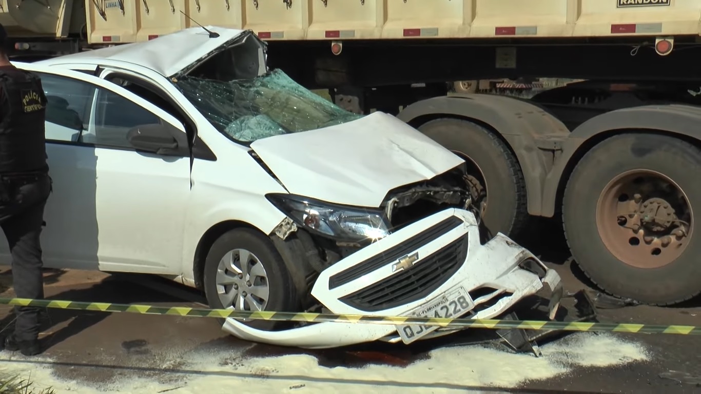 Acidente fatal na PR-466 automóvel x caminhão em que o motorista do carro veio a óbito