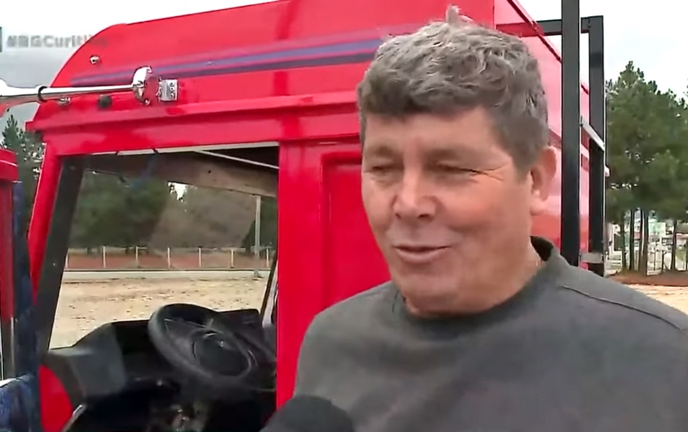 Latoeiro que sonhava em ter um caminhão Scania 112 constrói um dentro de sua própria casa