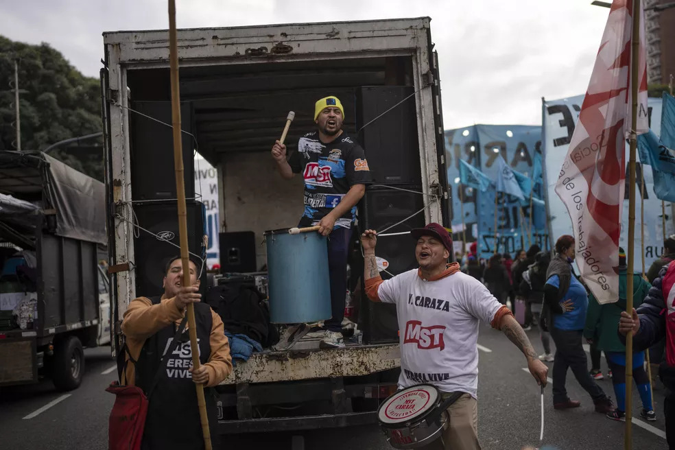 Caminhoneiros na Argetina realiza protesto contra a falta de diesel.
