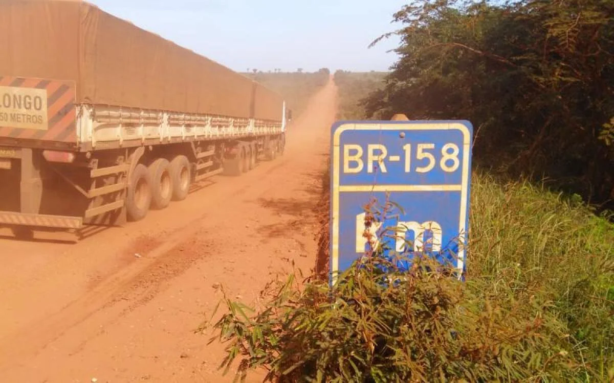 Na BR-158, no Sul do Pará, caminhoneiro demonstra algumas melhorias
