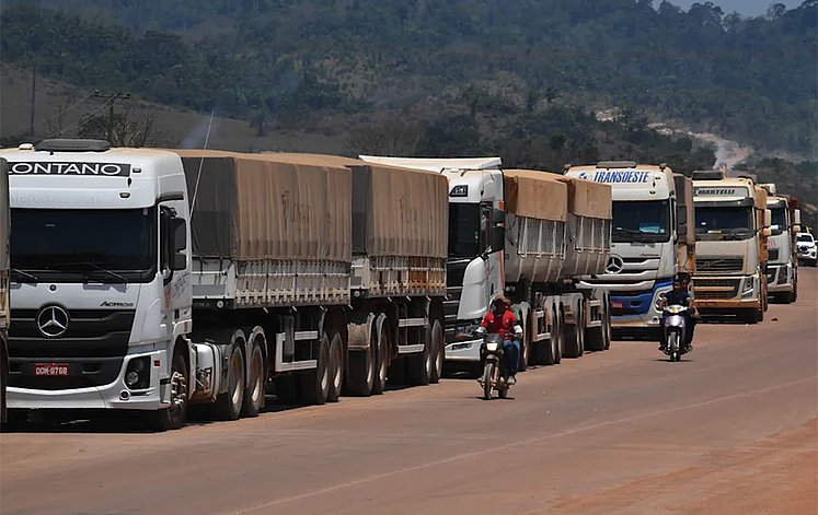 Caminhoneiros goianos poderão entrar em greve por conta do preço do diesel